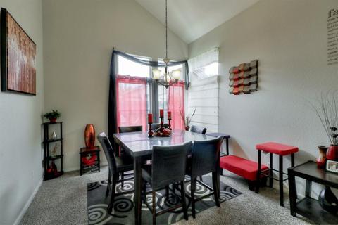 975 Moonlight Dr, Ceres, CA 95307 photo 3