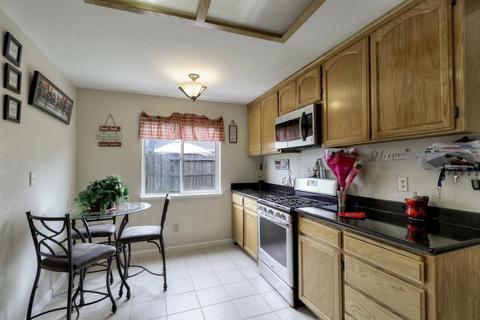 975 Moonlight Dr, Ceres, CA 95307 photo 5