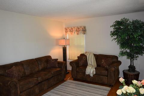 402 W 22nd St, Tracy, CA 95376 photo 4