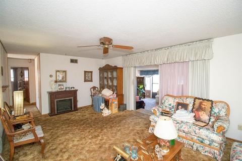 2001 Hunt Ave, Modesto, CA 95350 photo 2