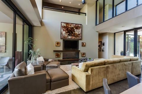 1124 Notre Dame Ave, Modesto, CA 95350 photo 3