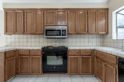 1035 Camphor St, Manteca, CA 95337 photo 2