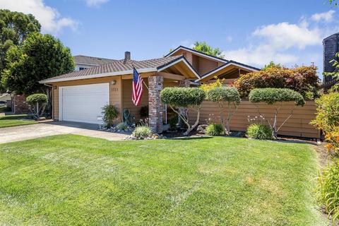 1721 Lakeshore Dr, Lodi, CA 95242 photo 1