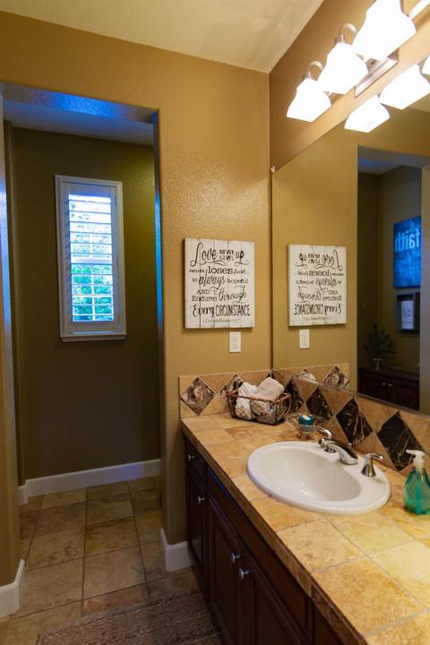 722 Barton Oaks Ct, Ripon, CA 95366 photo 9