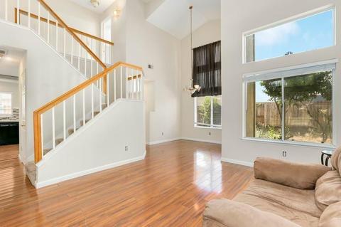 561 Leamon St, Tracy, CA 95376 photo 2