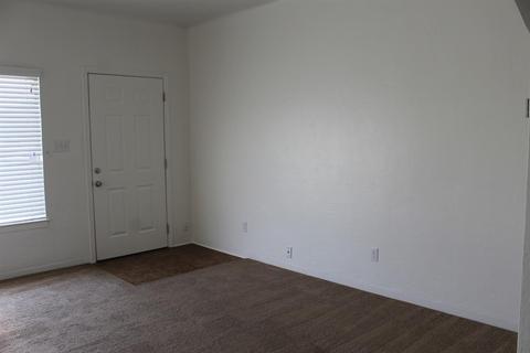 623 E Yosemite Ave, Manteca, CA 95336 photo 5