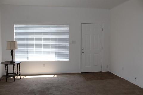 623 E Yosemite Ave, Manteca, CA 95336 photo 4