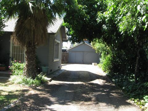 1202 Kansas Ave, Modesto, CA 95351 photo 4