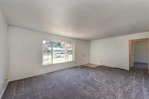 153 E Syracuse Ave, Turlock, CA 95380 photo 8