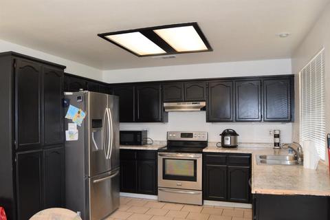 2104 Liselle Ln, Modesto, CA 95358 photo 4