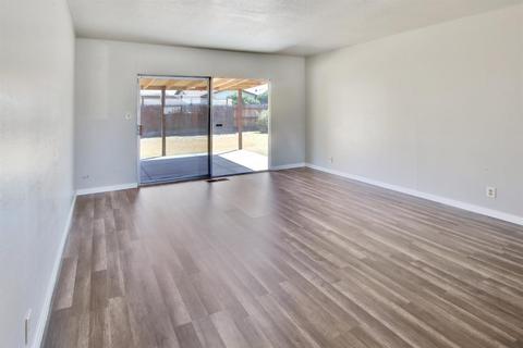 456 W Kavanagh Ave, Tracy, CA 95376 photo 2