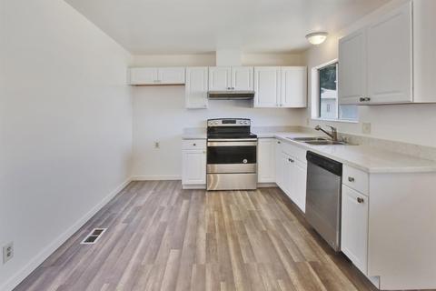456 W Kavanagh Ave, Tracy, CA 95376 photo 9
