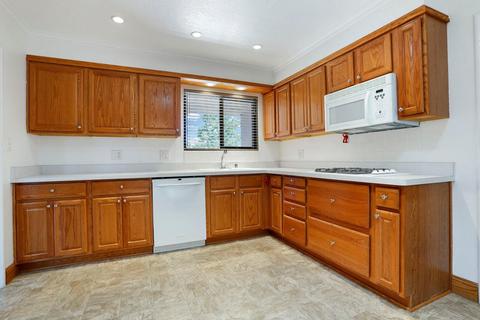 1121 Glenhurst Dr, Lodi, CA 95240 photo 2