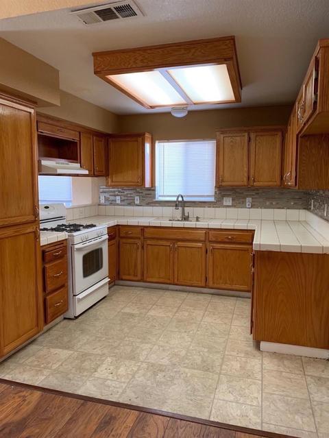 1397 E B St, Los Banos, CA 93635 photo 2