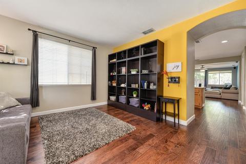 74 Diggins Dr, Folsom, CA 95630 photo 4