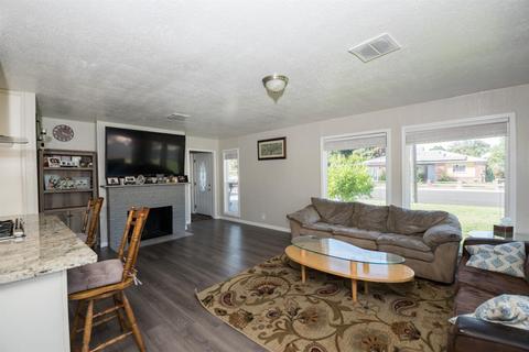 605 Brighton Ave, Modesto, CA 95355 photo 4