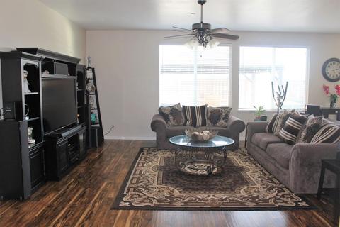 1458 Daisy Dr, Patterson, CA 95363 photo 2