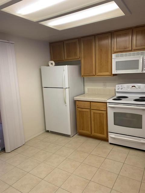 525 Lincoln Ave # E, Modesto, CA 95354 photo 3
