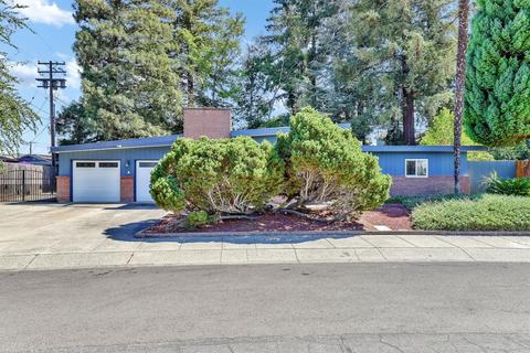 708 Costa Dr, Lodi, CA 95240 photo 3
