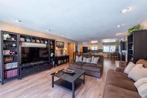 708 E Rumble Rd, Modesto, CA 95350 photo 9
