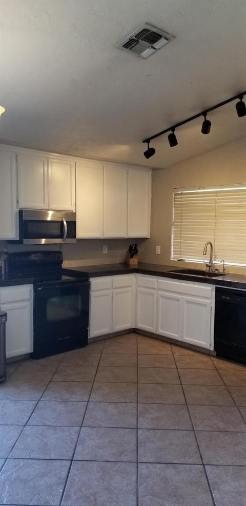1121 Valencia Ct, Modesto, CA 95350 photo 5
