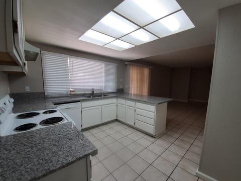 8100 Haystack Dr, Sacramento, CA 95828 photo 5