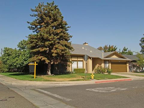 2405 Clara Dr, Turlock, CA 95380 photo 2