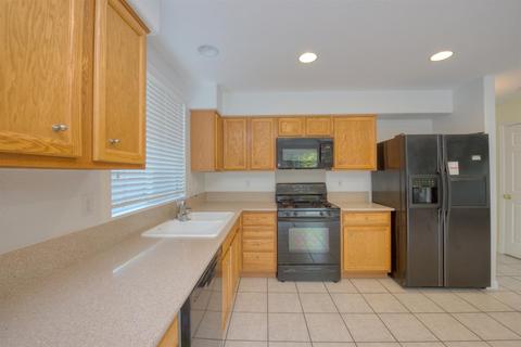 1136 Tern Way, Patterson, CA 95363 photo 3