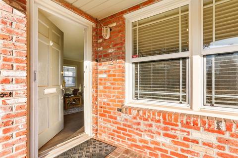 728 Howard St, Lodi, CA 95242 photo 2