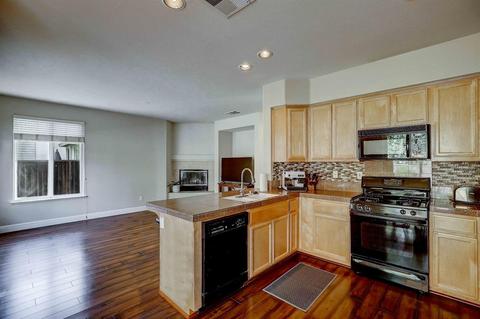 1137 Atherton Dr, Tracy, CA 95304 photo 2