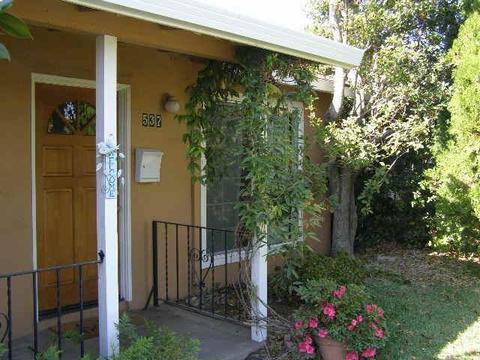 537 Calaveras St, Lodi, CA 95240 photo 2