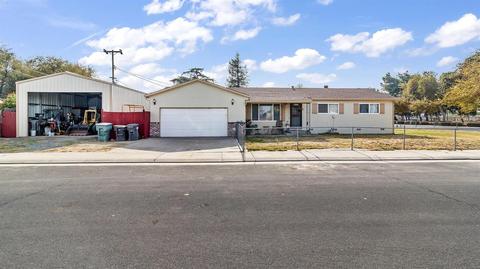 672 N St, Lathrop, CA 95330 photo 2