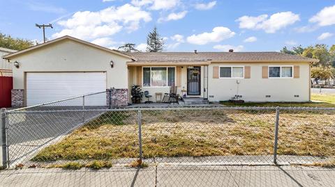 672 N St, Lathrop, CA 95330 photo 1