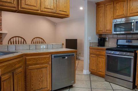 1304 W Satariano Ln, Modesto, CA 95355 photo 3