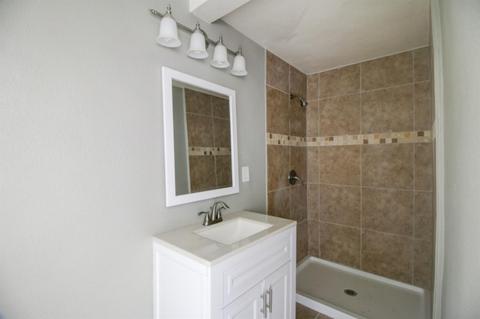 621 Joaquin St, Manteca, CA 95337 photo 2