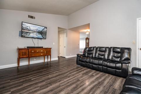 370 Lancaster Dr, Manteca, CA 95336 photo 8