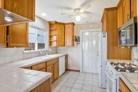 1641 W Beverly Pl, Tracy, CA 95376 photo 9