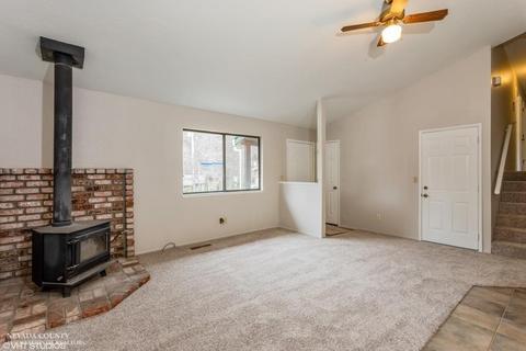 741 Doris Dr, Grass Valley, CA 95945 photo 2