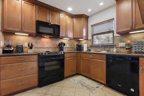 1016 Lloyd St, Lodi, CA 95240 photo 2