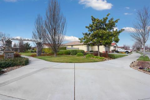 2423 Bellchase Dr, Manteca, CA 95336 photo 4