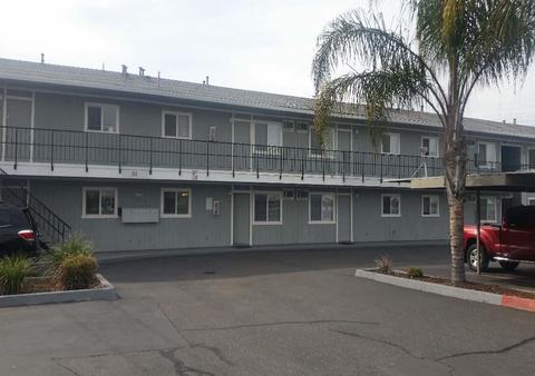 111 N Walnut Ave, Manteca, CA 95337 photo 1