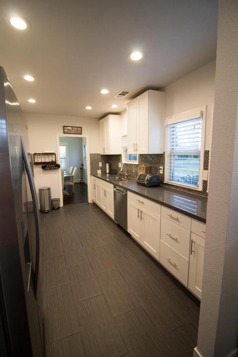548 Castle St, Modesto, CA 95350 photo 4