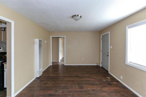 221 20th St, Merced, CA 95340 photo 3