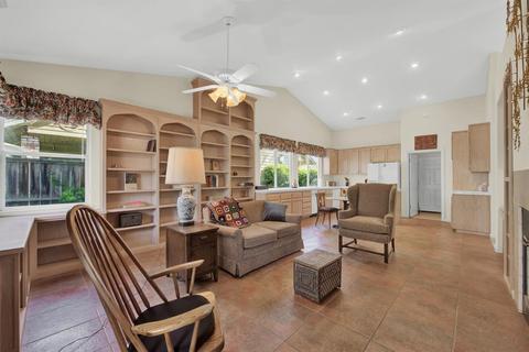 2213 Lassen Pl, Davis, CA 95616 photo 5