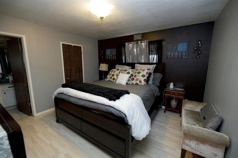 917 Cadillac Dr, Modesto, CA 95351 photo 17