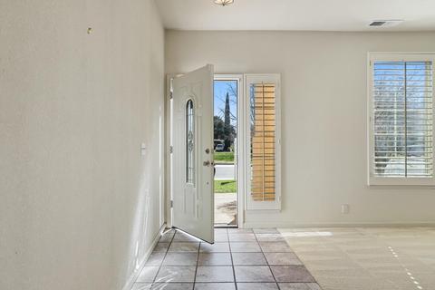 895 Henderson Way, Tracy, CA 95376 photo 4
