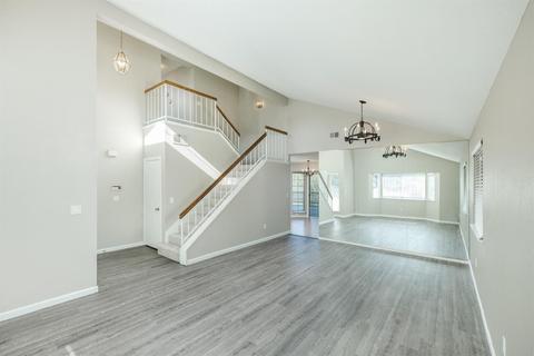 5504 Adobe Ct, Rocklin, CA 95765 photo 2