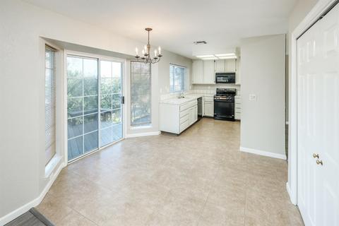 5504 Adobe Ct, Rocklin, CA 95765 photo 4
