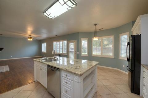 301 Memory Ln, Turlock, CA 95382 photo 13