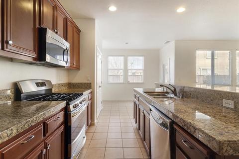 91 Camelback St, Lathrop, CA 95330 photo 8